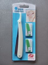 Rasoir coupe choux avec deux lames.