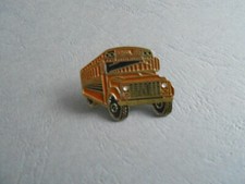 Pin's TRANSPORT / CAR / BUS -