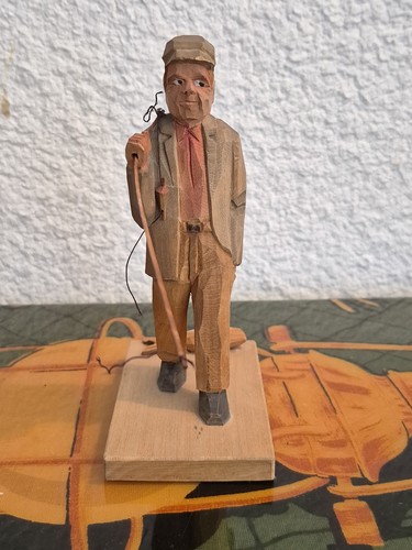 Figurine bois sculpté main