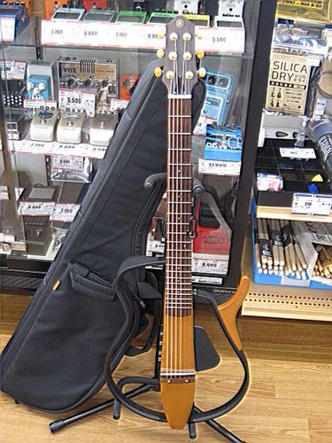 Guitare acoustique silencieuse