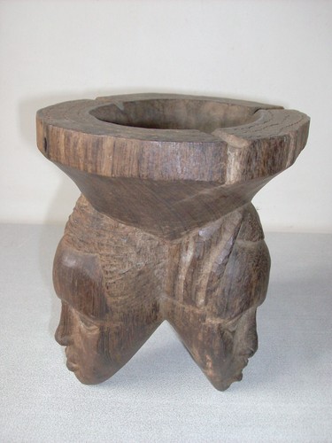 Ancien cendrier africain