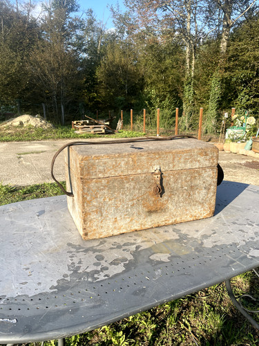 Vieille caisse artisan en - de,