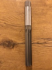 Alésoir à main NRTh 18 N1 pour métal HSS