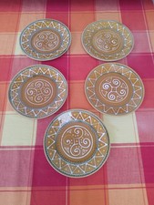 5 Assiettes À Dessert Signé Ty Breiz Longchamp Marron Clair Décor Celtique