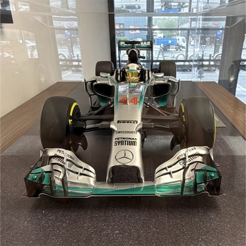 Mercedes amg petronas - petronas,