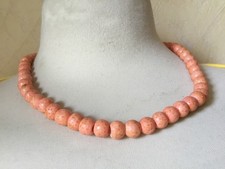 Ancien collier perles de corail rose oranger  45 cm 36 gr. en très bon état.