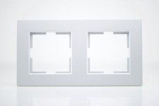 Plaque de finition plastique