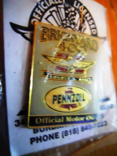 Sports various pinbacks - sports,
