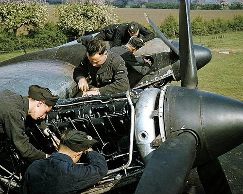 Ww2 handley page - page, halifax