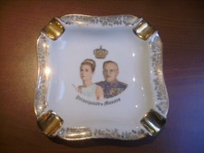 Joli cendrier "Principauté de Monaco" en porcelaine d'art 12 cm X 12 cm