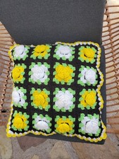 Ancien grand coussin Grany Square au crochet années 70's vintage