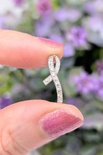 Pendentif noeud en 2 ors serti de 2 petits diamants Or 750 Millième (18 CT) 0,5