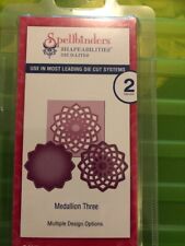 Lot de 3 médaillons Spellbinders Shapeabilities