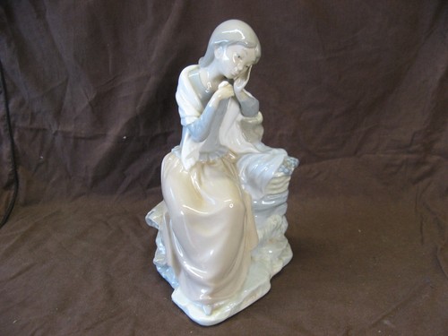 Superbe figurine porcelaine - superbe,