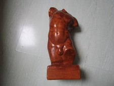 TERRE CUITE. BUSTE. TORSE MASCULIN A L'ANTIQUE. Vers 1960.