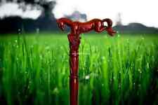 Bâton de marche en bois fait