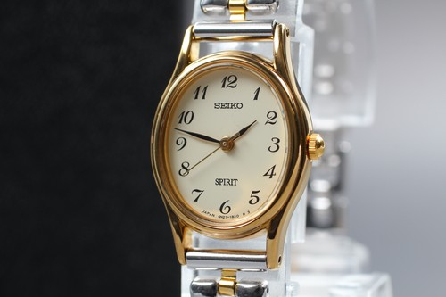 Montre ovale vintage 2001