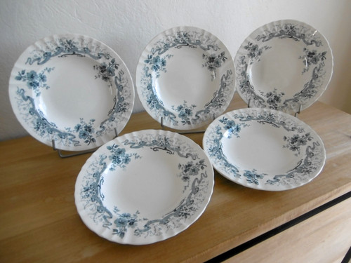 Cinq assiettes creuses faience - cinq,