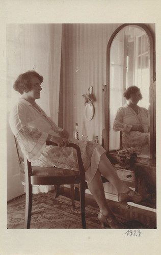 1062 femme avec - 19/1062,
