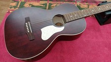 Guitare acoustique ART&LUTHERIE ROADHOUSE TENNESSEE RED-01