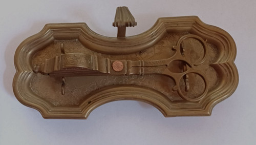 Mouchette ciseaux coupe mèche