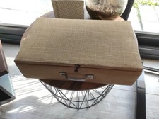 Mallette vintage bois et tissu beige rembourré, rangement déco