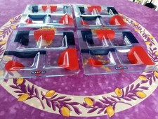 4 Assiettes Apéritif en Verre Pub Martini 4 Compartiments Décor Rouge et Noir