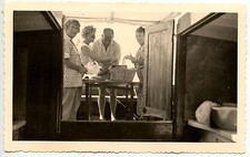 Homme femmes en train de