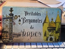 ancienne boîte en métal  -