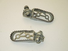 Repose pieds avant droit + gauche RIEJU MRT 50 PRO de 2011