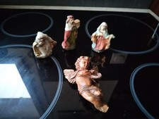 Trois personnages de crèche