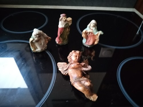 Trois personnages crèche - trois, de