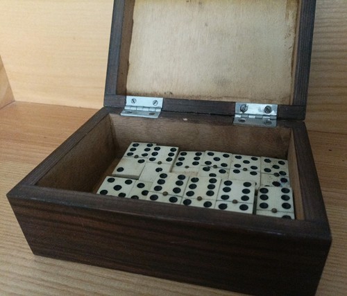 Ancien jeu domino os - os, et