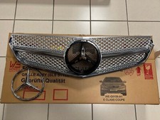 Calandre grise et chrome