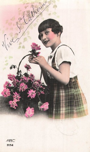 Jeune fille maquillee - cp,