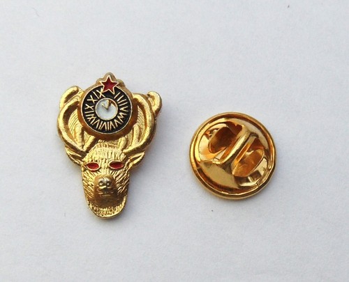 Pin doré trophée cerf - pin's,