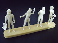 4  FIGURINES  1/43  SET 36