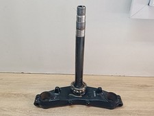 UN TE DE FOURCHE INFERIEUR