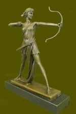 Sculpture En Bronze Signée Le