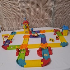 Circuit train Tut Tut , gare, entrepôt Tut Tut Bolides Vtech  