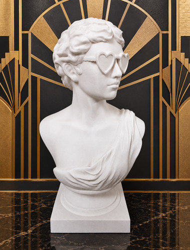 Statuette femme muse moderne