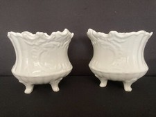 LOT DE 2 CACHE-POTS TRIPODES  EN CÉRAMIQUE BLANCHE VINTAGE
