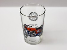 Verre aux couleurs de la moto