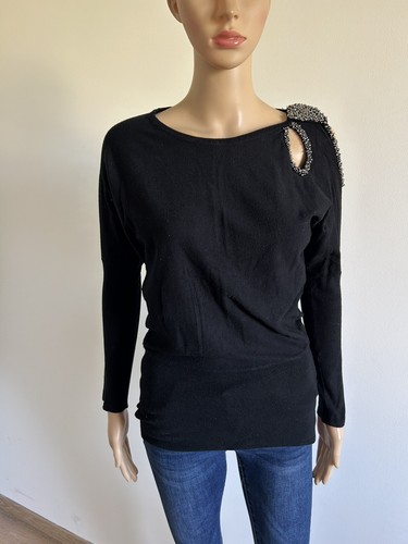 Pull noir avec perles