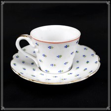 ELEGANTE TASSE TREMBLEUSE