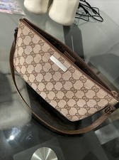 gucci vintage Baguette bag