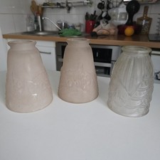 3 Tulipes En Verre Moulé 2 Signer Muller Et Une Signée Schneider