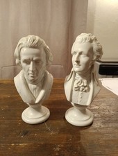 Deux Bustes En Porcelaine