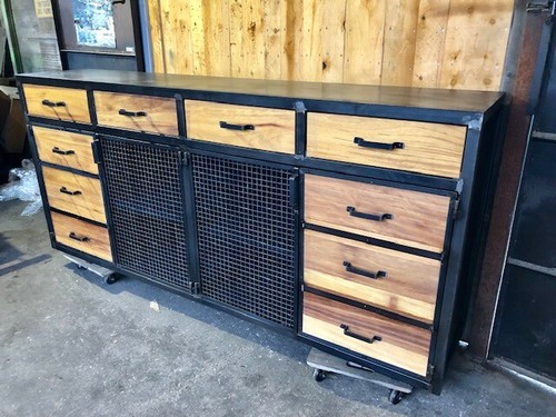 Buffet industriel sur - , mesure
