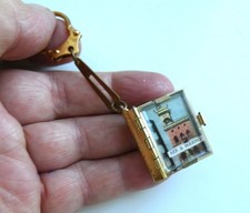 Ancien porté clé Livre